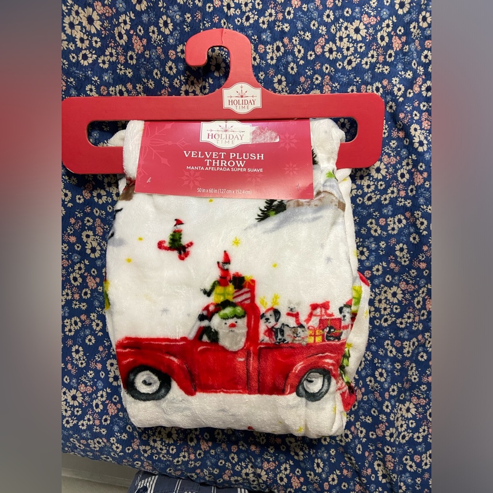 HOLIDAY TIME Velvet RED TRUCK & THE PUPS Christmas Throw Blanket *GIFT IDEA